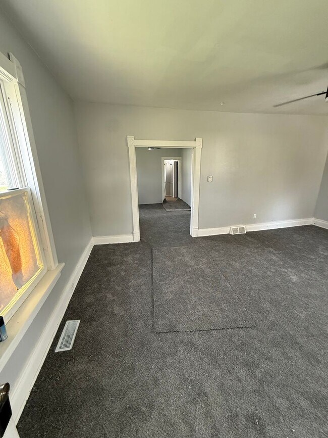 Building Photo - 3 Bed 1 Bath