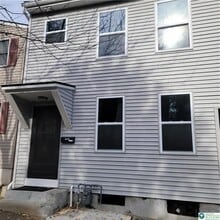 Building Photo - 1039 Ferry St