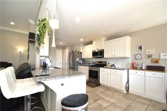Building Photo - 3609 SW Mistletoe Ave