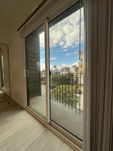 Building Photo - 246 N Dillon St