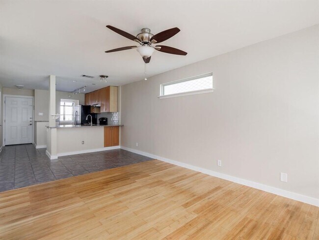 Building Photo - Charming 2 bd 2 bath Condo in Travis Oaks ...