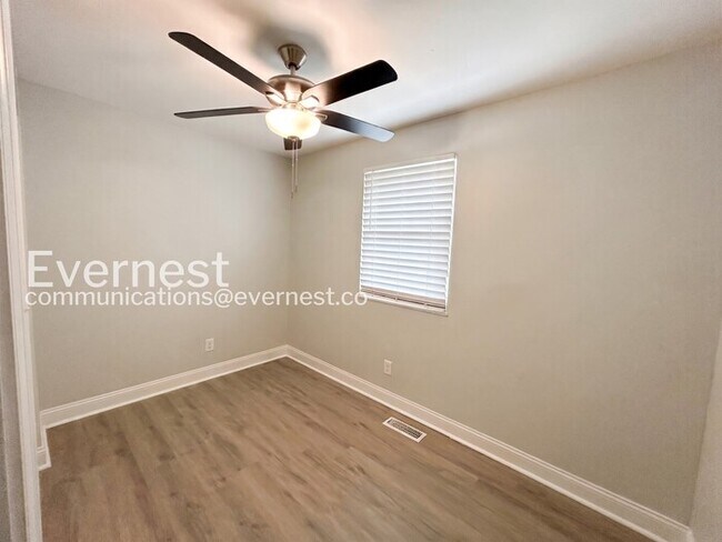 Building Photo - 3 Bed/2.5 Bath Home with Garage / Pet-Friendly / Available Now!