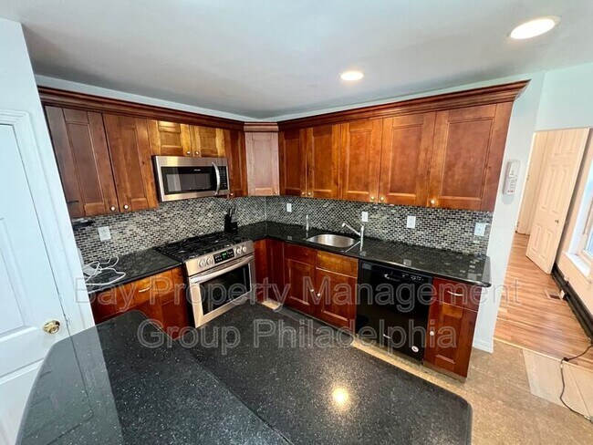 Building Photo - 412 N 32nd St