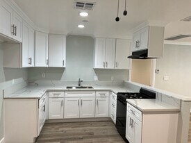 Building Photo - 431 N Kodiak St