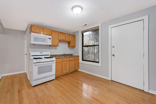 Building Photo - 2606 W Le Moyne St