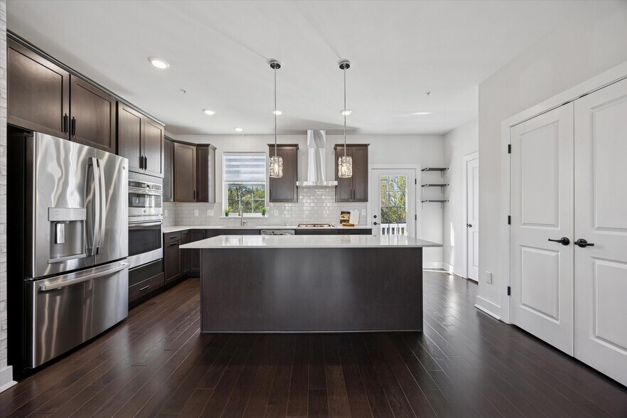 Chef's Kitchen - 138 Livingston Ln