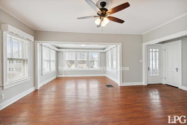 Building Photo - 4138 N Lockwood Ave