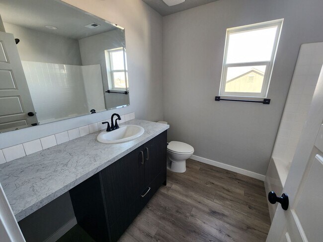 Building Photo - Brand New 5 Bedroom