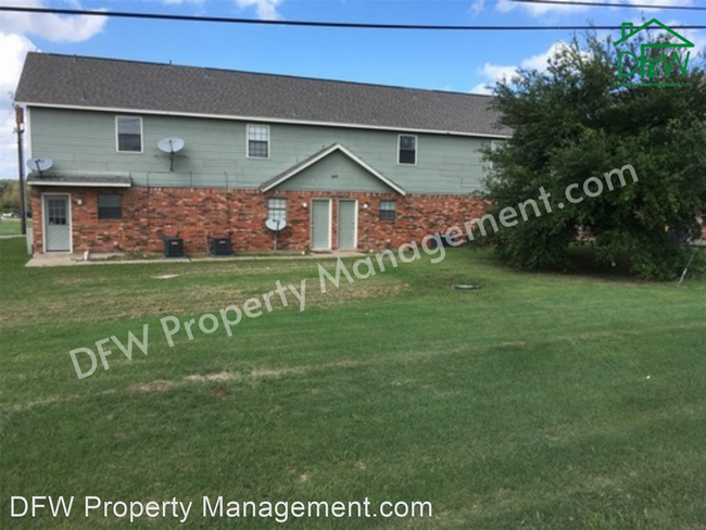 Building Photo - 2 br, 1.5 bath Apartment - Walnut Apartmen...