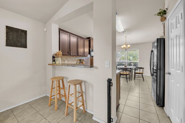 Building Photo - 4 bedroom/2 bath/2 Car Garage - Beautiful ...