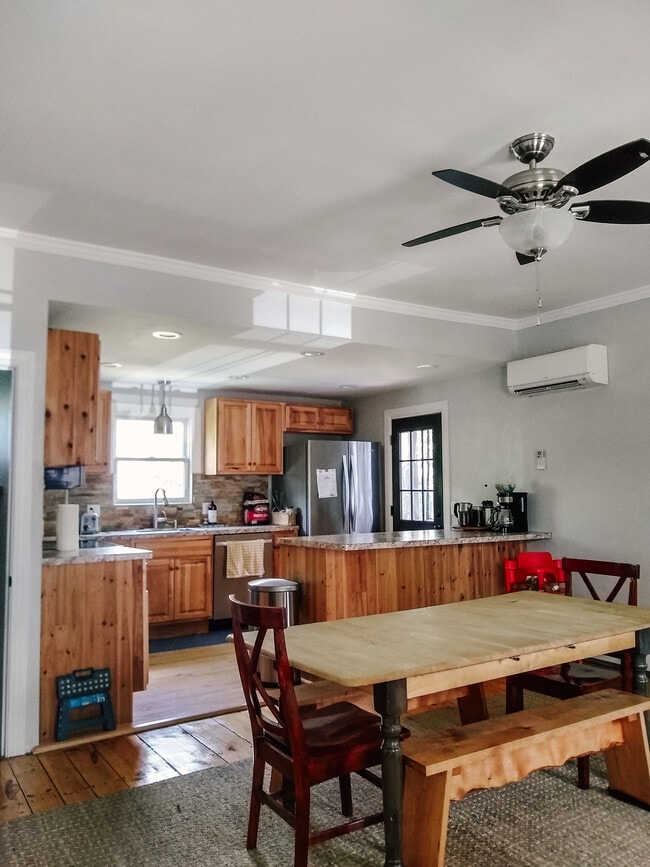 Building Photo - 567 Main St