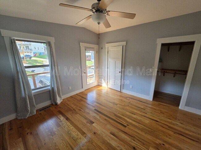 Building Photo - 156 Bradley St