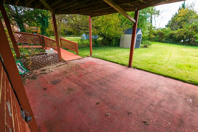 Building Photo - 5501 Auth Rd