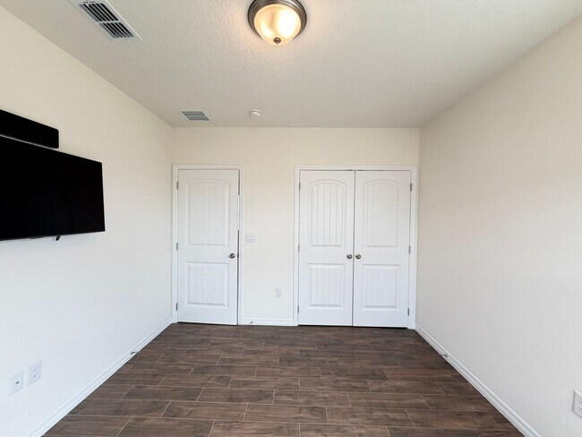 Building Photo - Perfect Home waiting for you! FULLY FURNISHED!