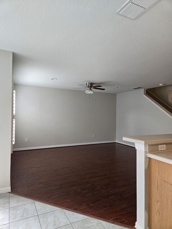 Building Photo - Avalon Park: 3 Bedroom, 2.5 Bath, 2 Car Garage Townhome