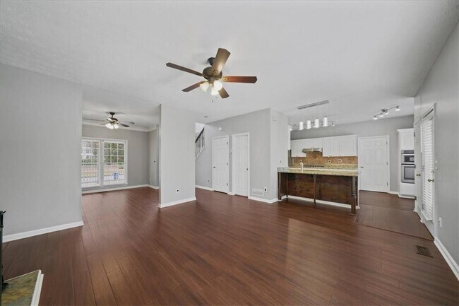 Building Photo - 4085 Pineset Dr