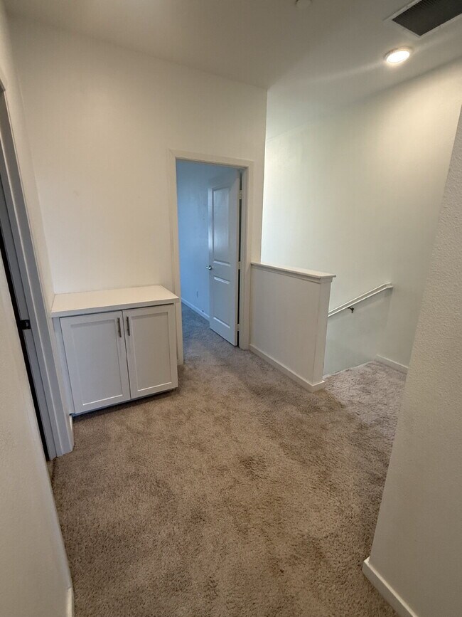 Building Photo - Located in the desirable Vista Bella community!   Don't miss the opportunity to make this your dr...
