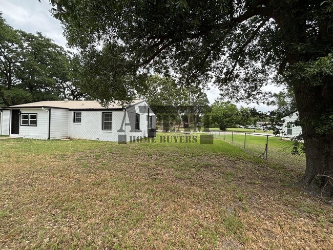 Building Photo - Charming Fully Remodeled 2 Bedroom 1 Bath Athens