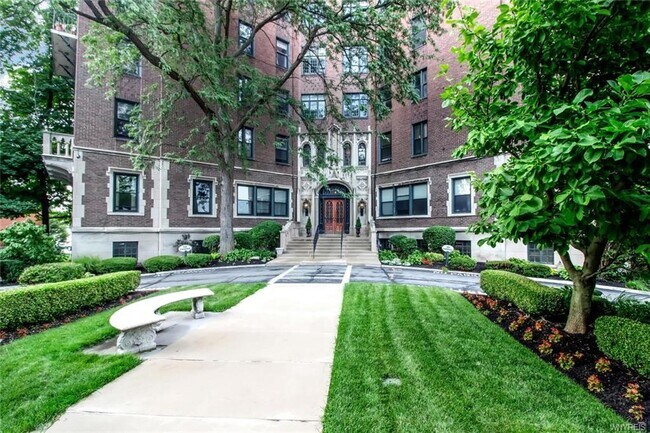 Primary Photo - 800 W Ferry St