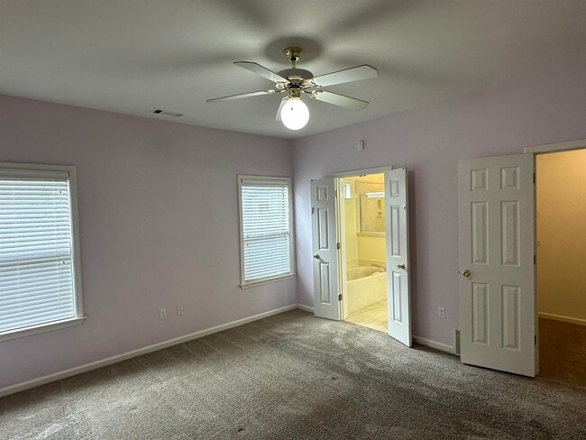 Building Photo - 1093 River Isle Dr
