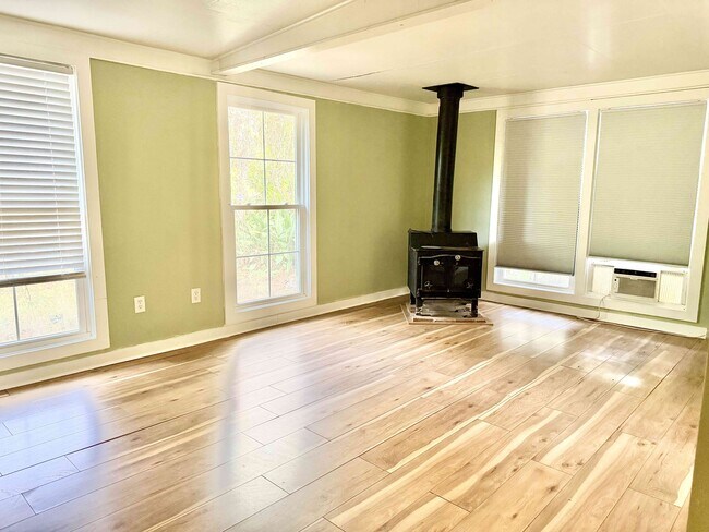 Building Photo - 4717 Orchid St