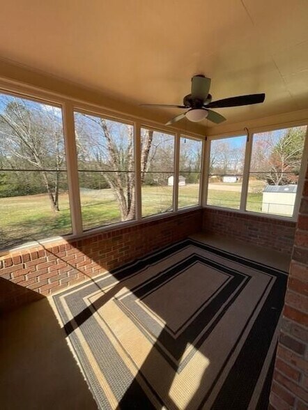 Building Photo - 381 Etowah Dr