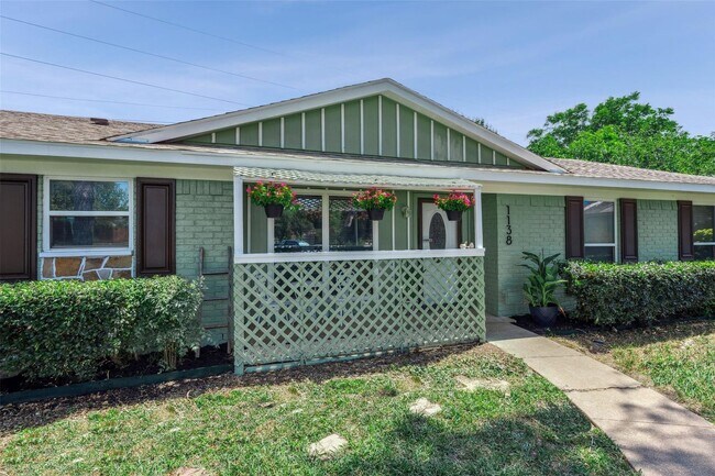 Building Photo - Beautifully crafted 3 Bed 2 Bath home in L...