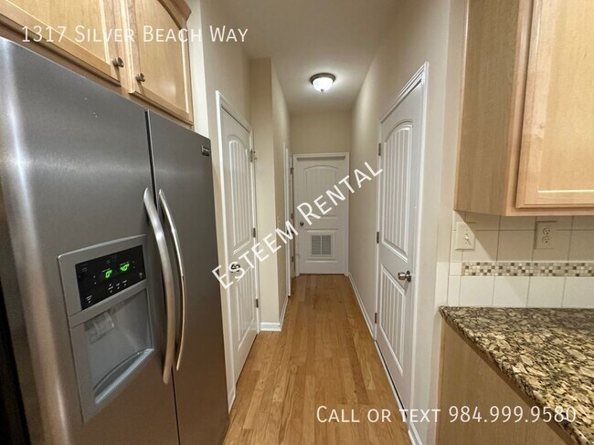 Building Photo - 1317 Silver Beach Way