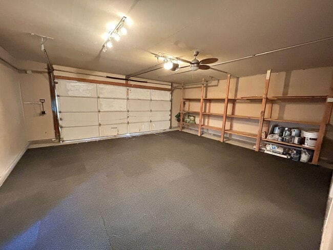 Building Photo - No HOA 3-Bedroom 2.5-Bathroom Home!