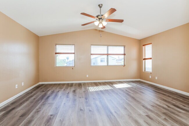 Building Photo - 1653 N 136th Ln