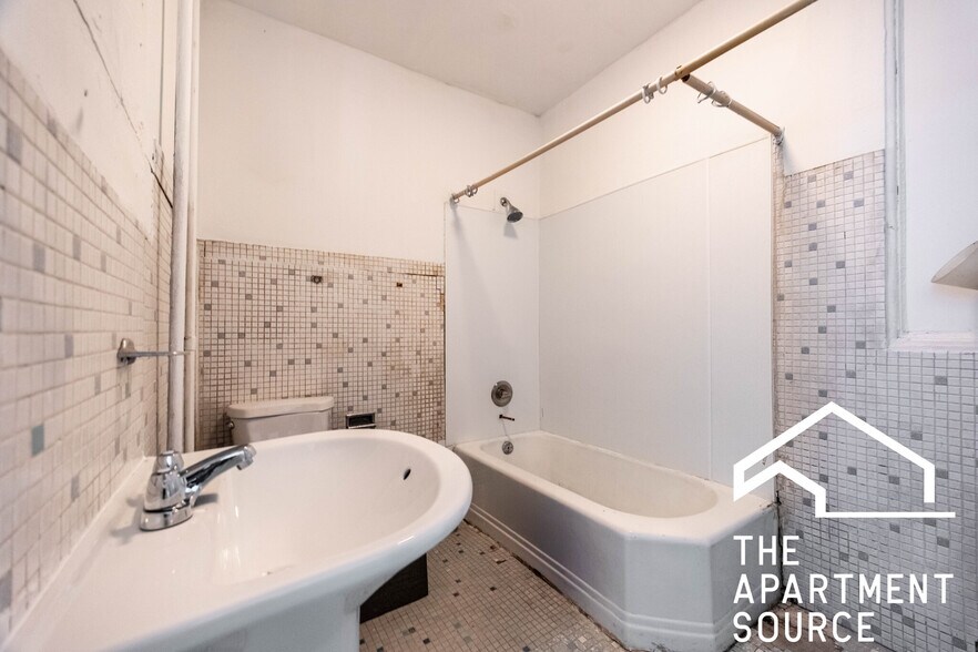 Building Photo - 1626 N Fairfield Ave