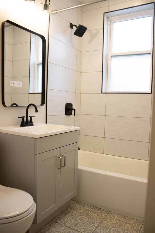 Building Photo - 6254 N Whipple St