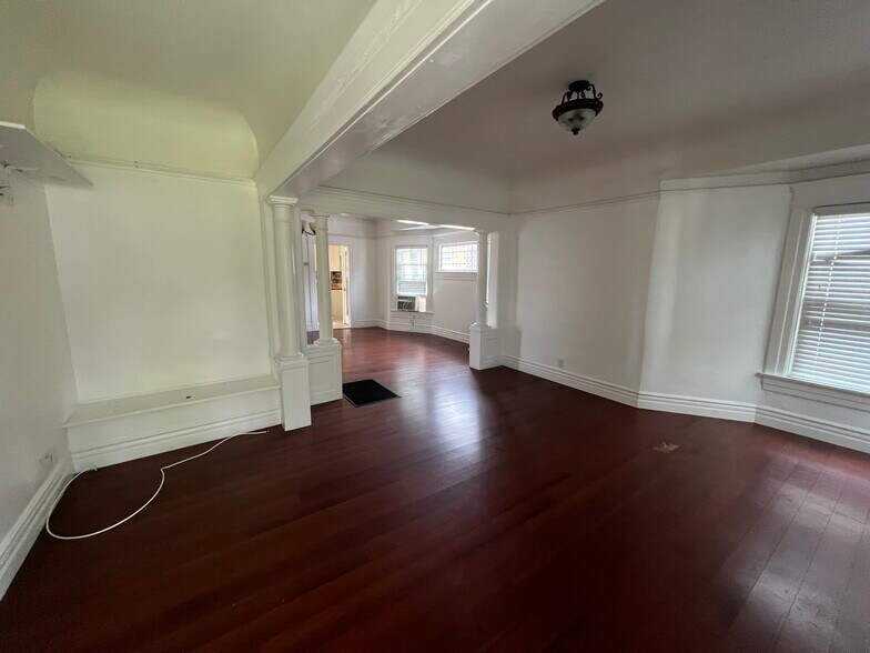 Building Photo - 1253 N Commonwealth Ave