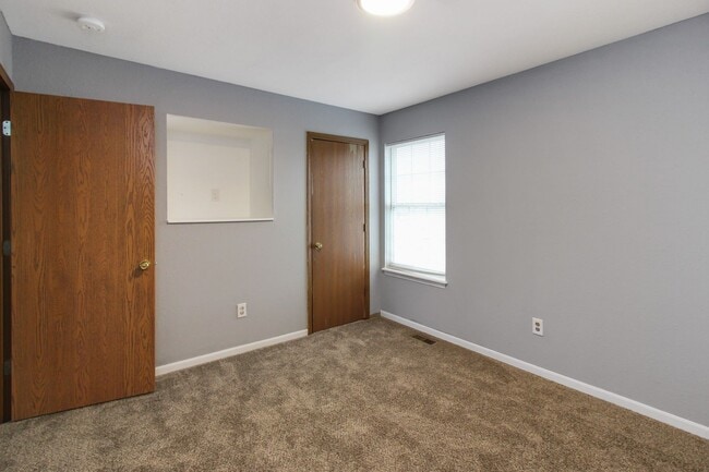 Building Photo - 108-110 Elk Dr