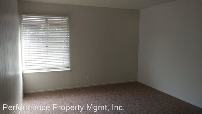 Building Photo - 3 br, 1 bath House - 76 W. Sierra Ave #108