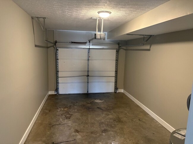 Building Photo - 804 Barry Ct