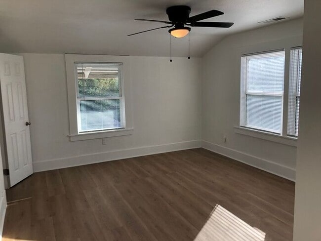 Building Photo - Two Story Home - 7 Bedrooms and 4 Bathroom...