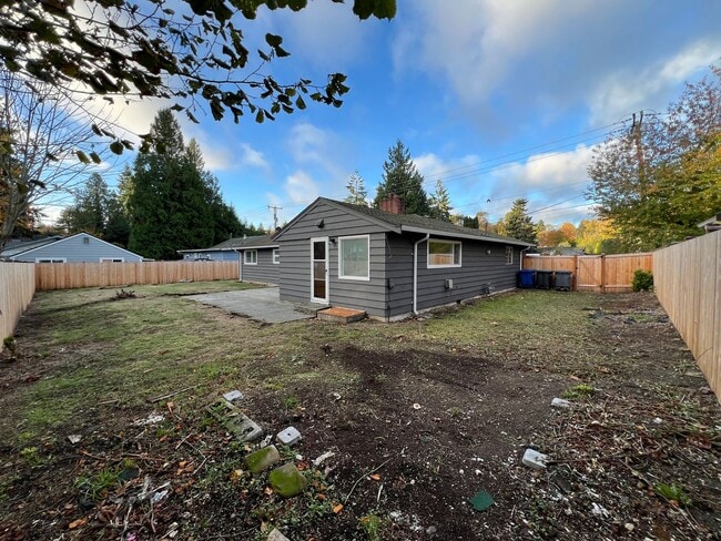 Building Photo - North Burien Rambler home - 3 bedrooms and...