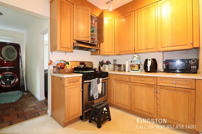 Building Photo - 40 Atherton Rd