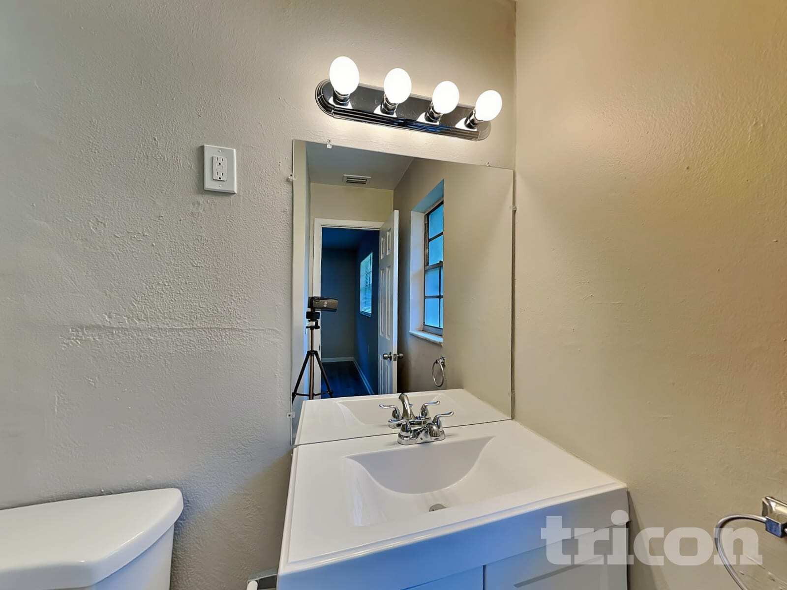 Building Photo - 2932 E 148th Ave