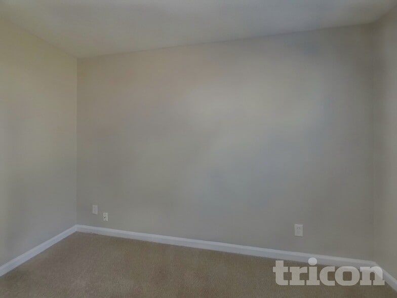 Building Photo - 1030 Riverclift Dr
