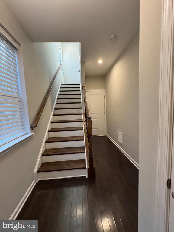 Building Photo - 120 Tolocka Terrace NE