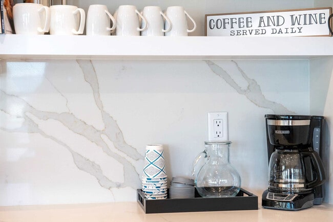 Building Photo - 690 Stone Peak Lp