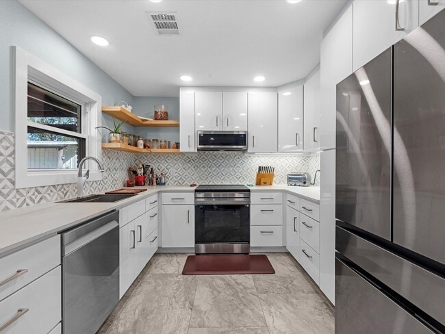 Building Photo - 712 Barbara St