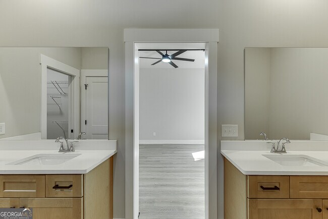 Building Photo - 115 Rains Rd