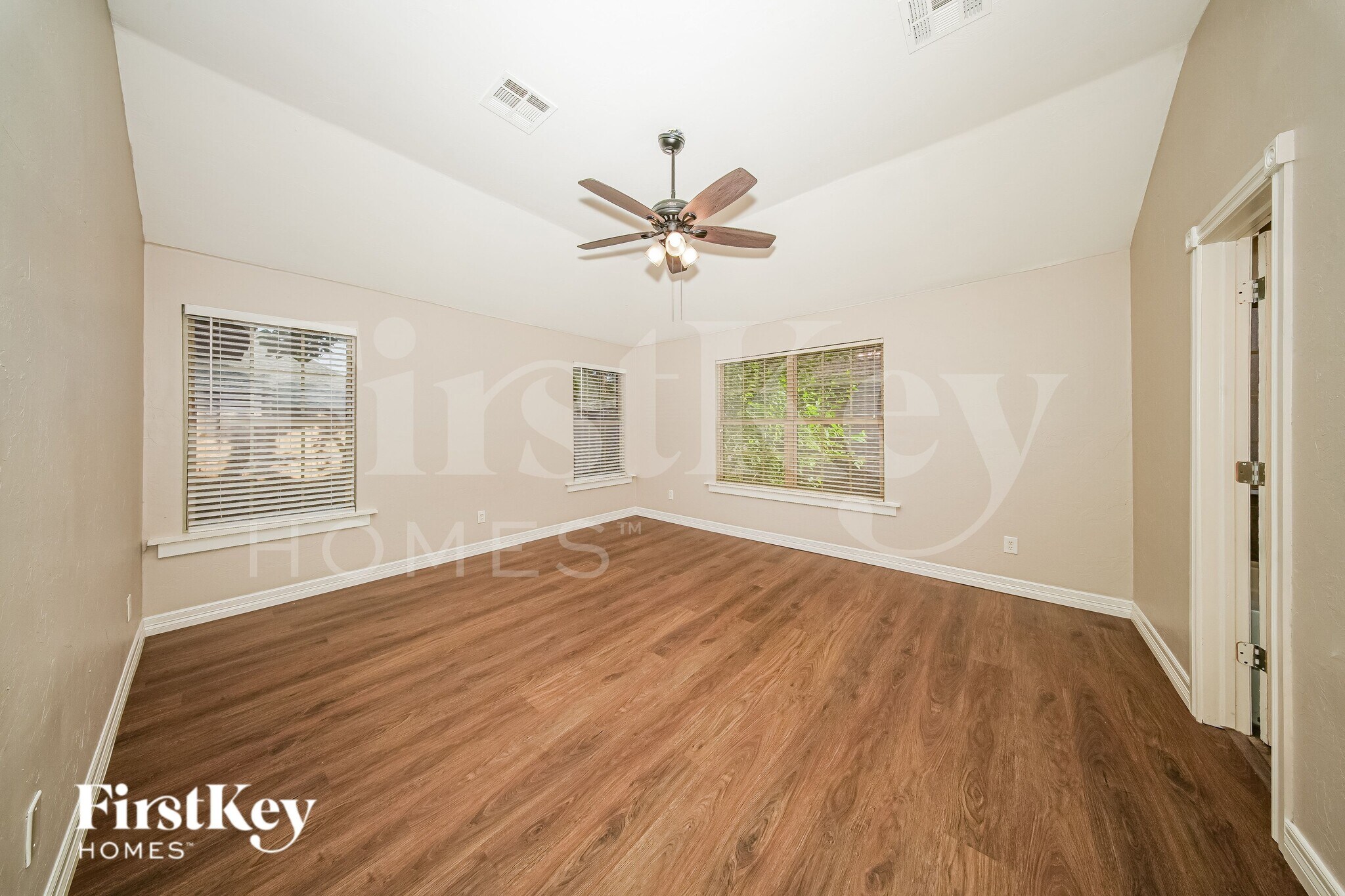 Building Photo - 17205 Vitoria Dr