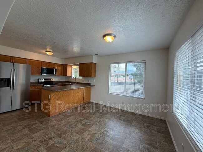 Building Photo - 425 E 1050 S