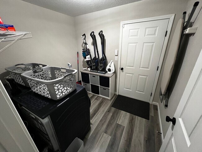 Building Photo - beautiful updated large home