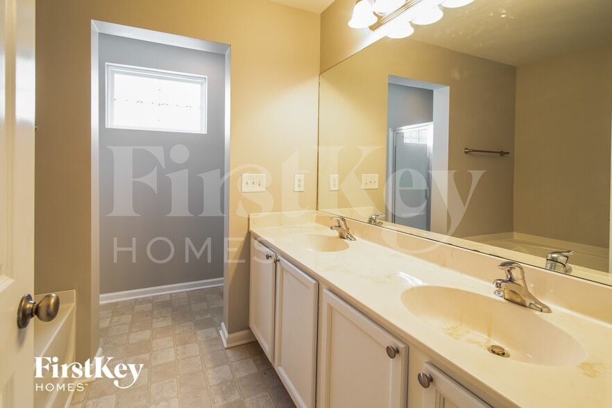 Building Photo - 113 Summer View Rd