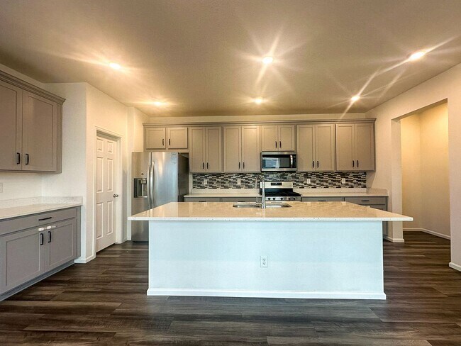 Building Photo - East Facing 3bd 2.5ba paired home in Senderos Creek!